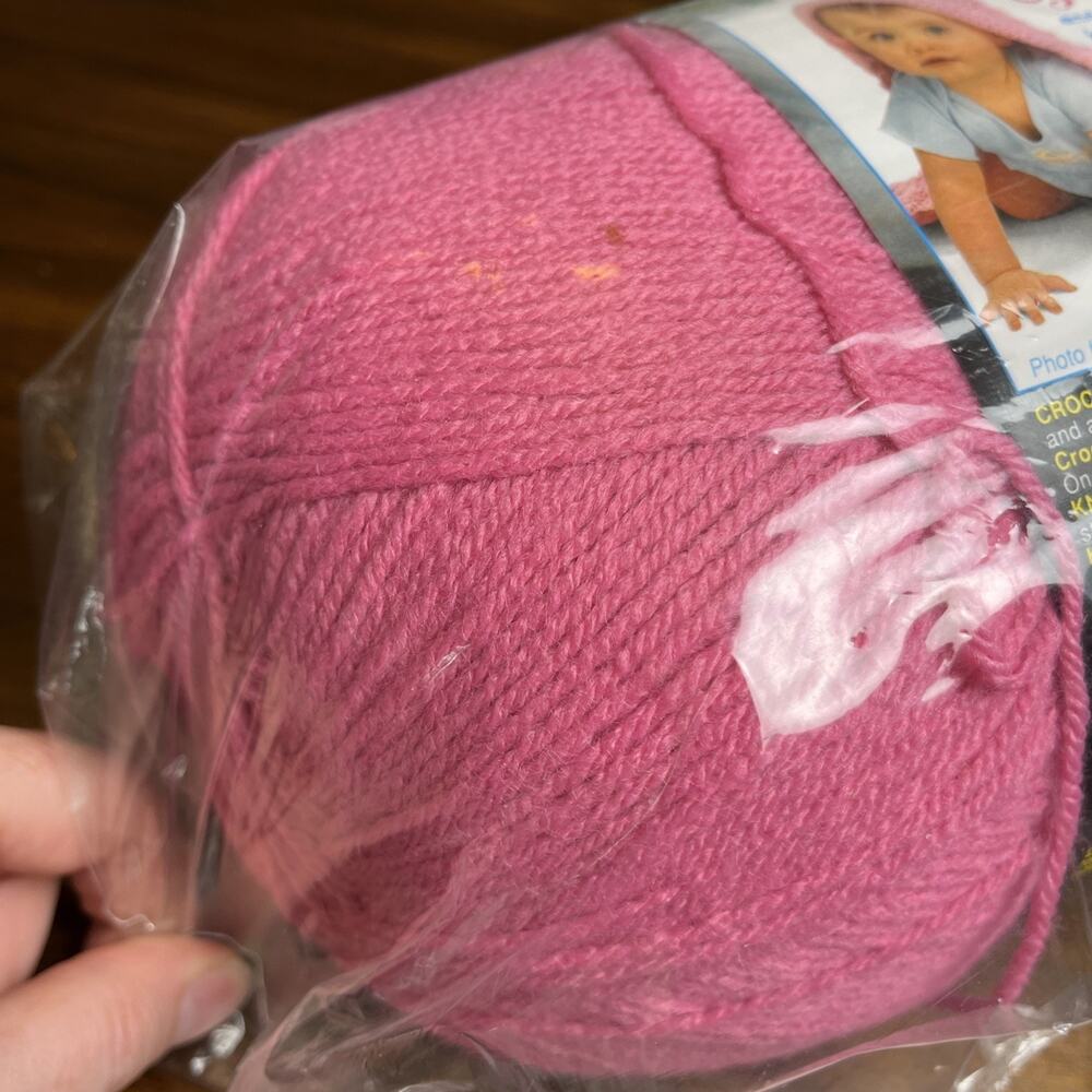 NEW Lion Brand Yarn Pound of Love #102 Bubble Gum, 16 oz 1020 yd Knit Crochet - Picture 5 of 6